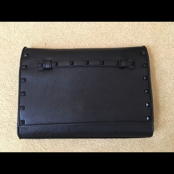 Neiman Marcus Handbags - Neiman Marcus Faux Leather Envelope Clutch Bag